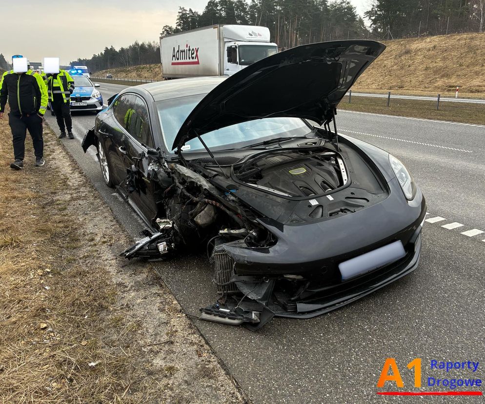 Zderzenie Porsche z ciężarówką na A1 