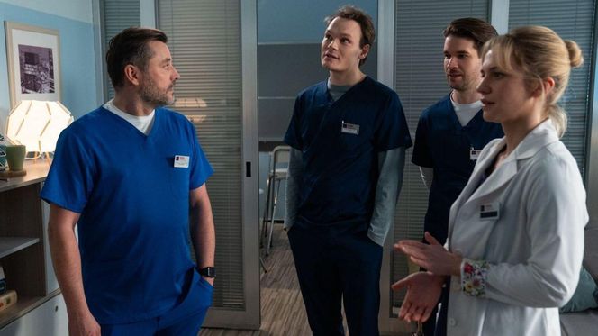 	Na dobre i na złe odc. 954. Borys (Marcin Zacharzewski), Tadek Borucki (Marcin Urbanke), Tomasz Jacyno (Antoni Sałaj), Gloria (Aleksandra Grabowska)