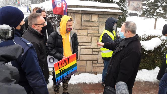 „LGBT to ludzie" - uliczny protest w Tarnowie