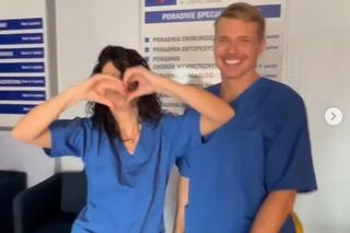 Na dobre i na złe na planie. Maks Beger (Tomasz Ciachorowski), pielęgniarka Asia (Joanna Pach-Żbikowska)