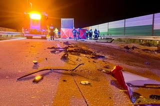 Peugeot wbił się pod naczepę