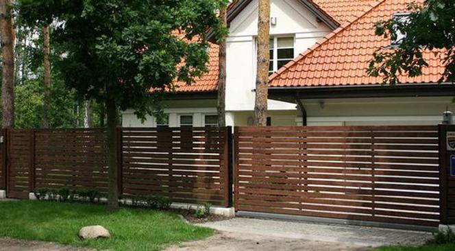 Poprzeczne listwy jako ogrodzenie