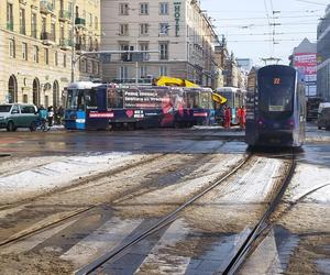 Seria stłuczek i awarii we Wrocławiu. Trudny dzień dla pasażerów MPK. Co będzie przy większych mrozach? 