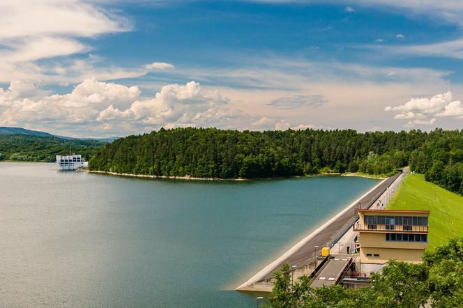 To jedno z najbardziej urokliwych jezior w Małopolsce. Zachwycają się nim turyści z całej Polski