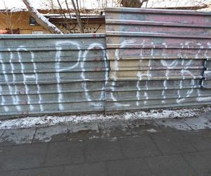 Graffiti z błędem ortograficznym