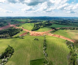 Trwa budowa autostrady D11 Trutnov - Lubawka. Tak wygląda obecnie plac budowy