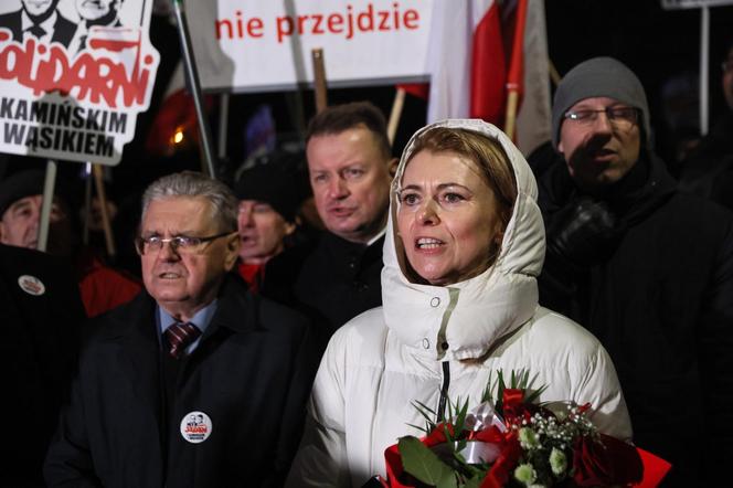 Manifestacje przed zakładami karnymi, w których przebywali Mariusz Kamiński i Maciej Wąsik