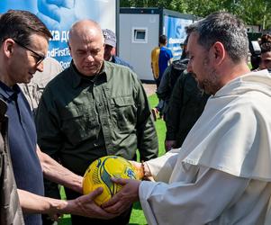 Premier Morawiecki otworzył miasteczka kontenerowe w Ukrainie.