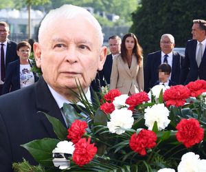Jarosław Kaczyński na Wawelu odwiedził grób brata. Tak spędził urodziny