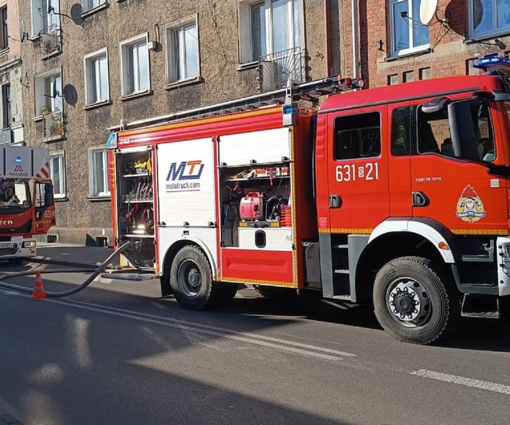 Groźny pożar mieszkania w Tarnowskich Górach. Jedna osoba poszkodowana