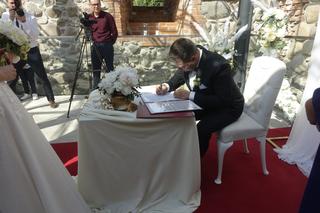 Pierwszy ślub na zamku w Szczytnie! Malwina i Marcin powiedzieli sobie tak [ZDJĘCIA]