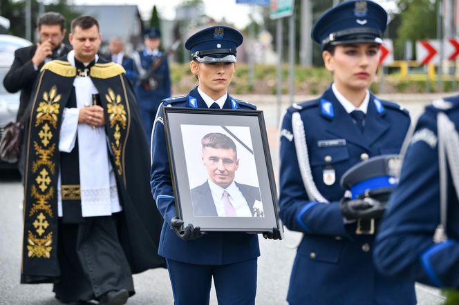 Adasiu, żegnamy ciebie. Pogrzeb tragicznie zmarłego policjanta
