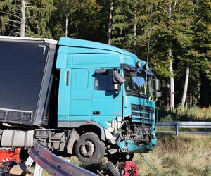 Ciężarówka zmiażdżyła auto nauki jazdy
