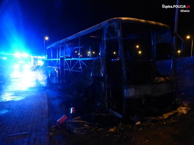 Horror na A4! Dzieci wracały z wakacji, autokar stanął w ogniu. "Spłonęły bagaże