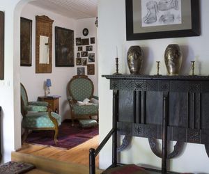 Wnętrza z podestem i podłogą na różnych poziomach