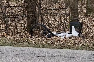 Potrącenie rowerzystki na prostej drodze. Pomimo reanimacji, kobieta zmarła