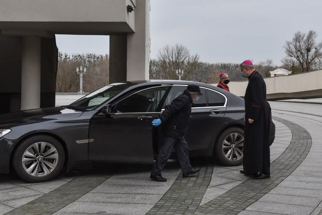 Takimi limuzynami przyjechali na urodziny Radia Maryja 
