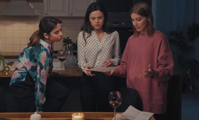 	M jak miłość odc. 1793. Justyna (Magdalena Wieczorek), Kasia (Paulina Lasota), Aneta (Ilona Janyst)