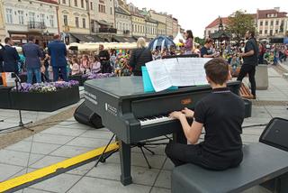 Dzień Dziecka na rzeszowskim Rynku z wielką pompą. Rycerze, zewnętrzny fortepian i pełno balonów!
