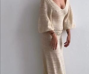 Paulina Smaszcz w beżu... a my w szoku! Gdzie ona schowała metrykę?!