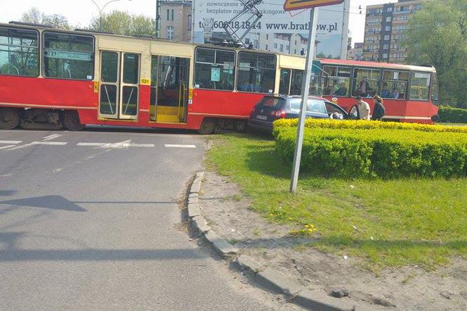 Tramwaj zderzył się z osobówka w Sosnowcu