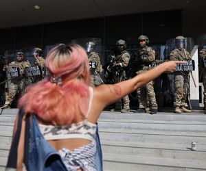 Protesty w Los Angeles coraz silniejsze. Emocje podsycają fałszywe zdjęcia i teorie spiskowe