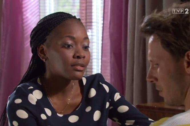 Barwy szczęścia, odcinek 1945. Carina (Divine Kitenge-Martyńska), Franek (Mateusz Banasiuk)