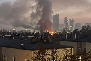 Pożar w Katowicach! Potężna chmura dymu nad miastem. Gigantyczne utrudnienia na kolei