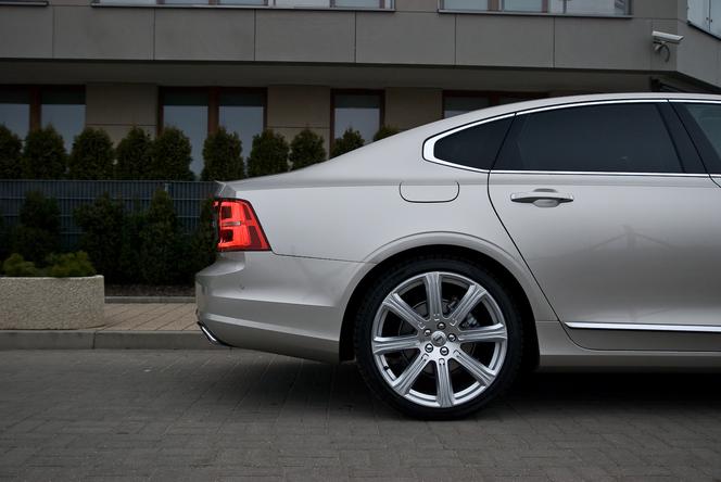 Volvo S90 D4