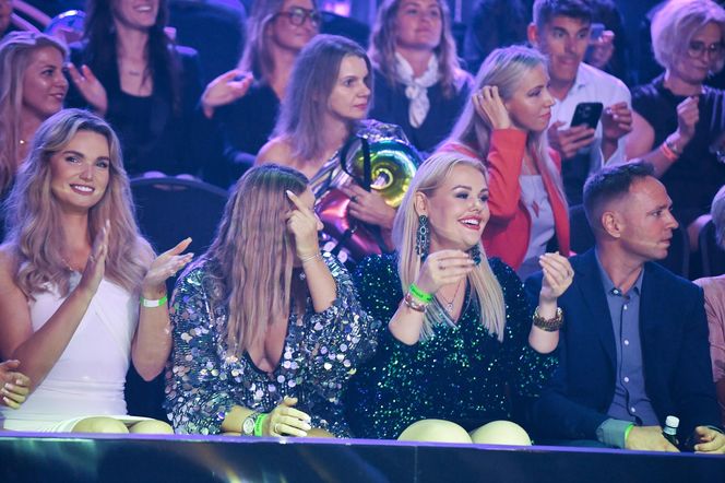 Doda z mamą i Jeleniewska z chłopakiem. Gwiazdy odwiedziły pierwszy odcinek "Tańca z Gwiazdami"