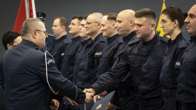 Gdańsk ma nowych policjantów. Złożyli ślubowanie [GALERIA]