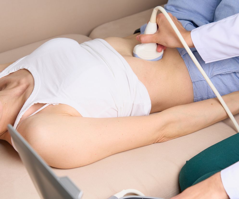 zbliżenie na badanie USG wątroby