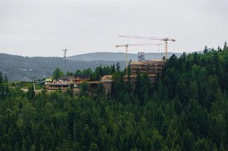 Ścieżka w koronach drzew w Wiśle