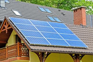 Przygotuj się na podwyżki cen prądu i kup panele słoneczne. Państwo zapłaci za połowę kosztów