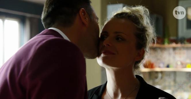 Singielka odcinek 4. Mikołaj (Filip Bobek), Elka (Paulina Chruściel)