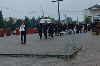 Ostatnie pożegnanie Kacpra i Wojtka. Nad ich białymi trumnami łkali najbliżsi. Spotkamy się z nimi po naszej śmierci