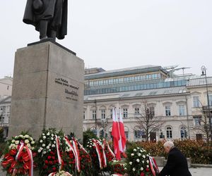 Jarosław Kaczyński wraz z delegacją PiS złożył wieńce przed pomnikami Ojców Niepodległości