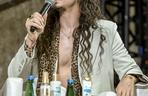 Michał Szpak z gołą klatą