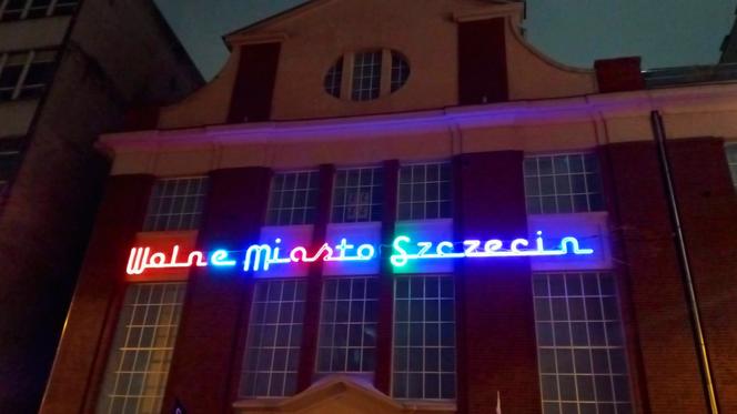 Napis na budynku Trafostacji Sztuki zbulwersował radnego Mateckiego