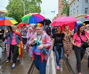 17. Wrocławski Marsz Równości wystartował. Na trasie pojawili się przeciwnicy 