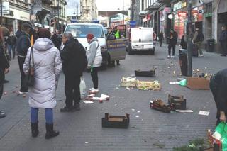 Katowice. Zdemolowane skrzynki leżały na ulicy Stawowej. Sprzedawczynie płakały nad towarem