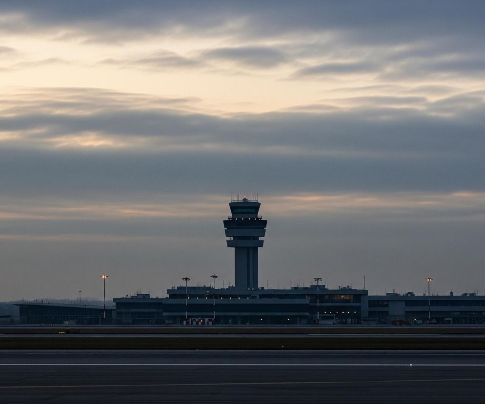 Zamknięte lotniska. Co kryje się za decyzją PAŻP po ataku na Ukrainę?