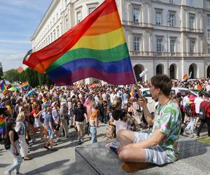 „Czas na równość jest teraz”. Ulicami Warszawy przeszła Parada Równości [GALERIA]