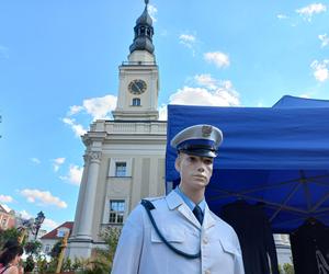 Policjanci świętowali na Rynku w Lesznie. Był uroczysty apel i piknik