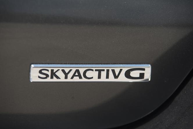 Mazda 3 Sedan Skyactive-G 2.0 122 KM AT6 Hikari