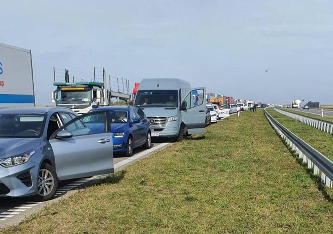 Tragedia na autostradzie A1. Motocyklista zginął w zderzeniu z autobusem