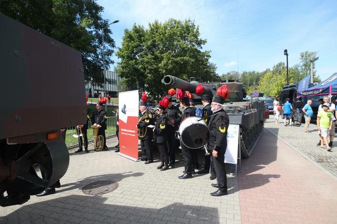 Defilada wojskowa w Katowicach i piknik. Wojewódzkie Obchody Święta Wojska Polskiego 2024