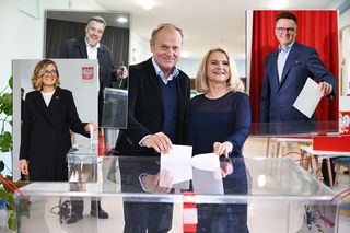 Pierwsi politycy już zagłosowali. Kto pojawił się przy urnach?