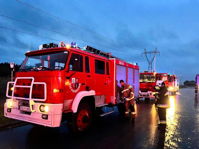 Pożar sortowni odpadów w Promniku