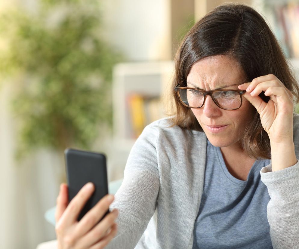 Zaczynasz widzieć wyraźniej tylko, gdy oddalisz telefon? To może być prezbiopia